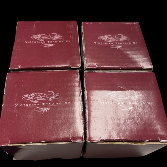 🎁 4 Victorian Trading Company Small Porcelain Trinket Box Applied Flowers - Picture 10 of 10